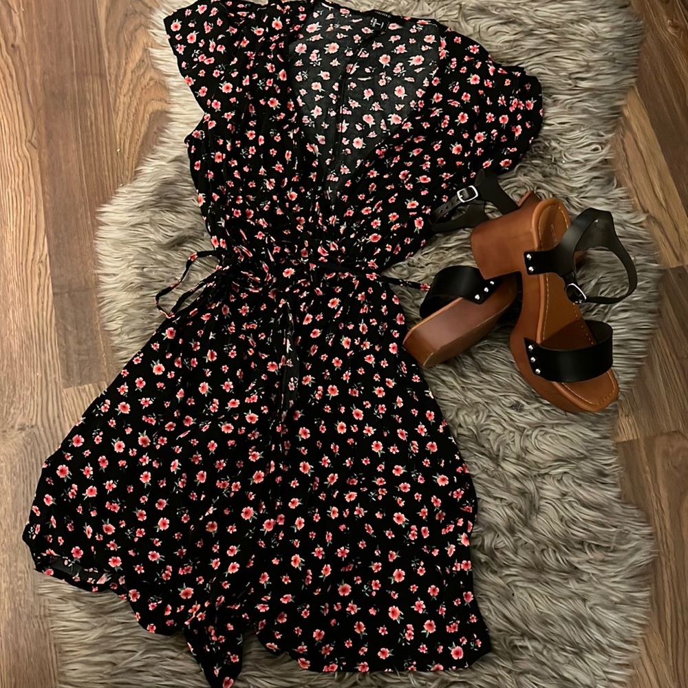 Black Summer flowery mini flowy dress